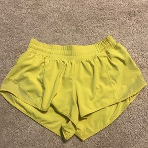 Lululemon Hotty Hot shorts, size 6, yellow serpentine